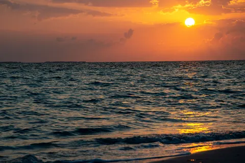 夕焼けの地平線 4K壁紙 · sunset · 3840×2553