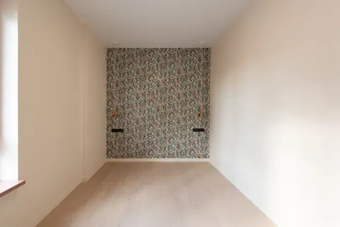 Papel de parede Quarto Iluminado pelo Sol 4K · minimal · 3840×2563