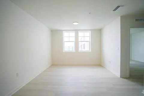 Fondo de pantalla Habitación con Luz Solar 4K · minimal · 3840×2560