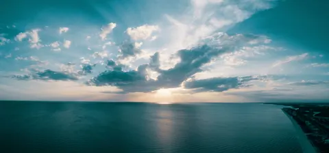 Fondo de pantalla Horizonte al Atardecer 4K · sunset · 3840×1793