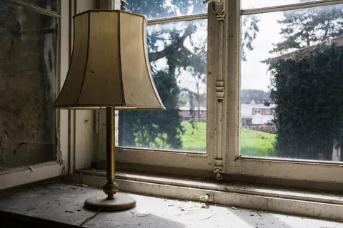 Window Light 4K Wallpaper · minimal · 3840×2560