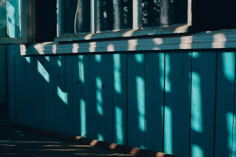Window Light 4K Wallpaper · minimal · 3840×2560