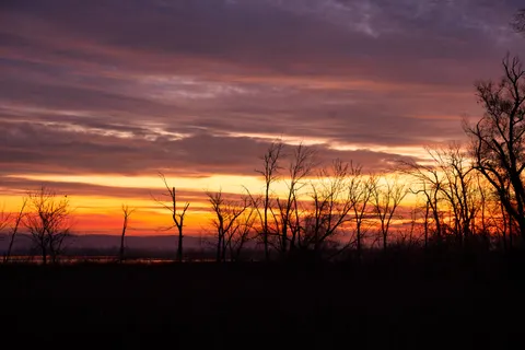 والپیپر سایه‌نمای غروب با کیفیت 4K · sunset · 3840×2560