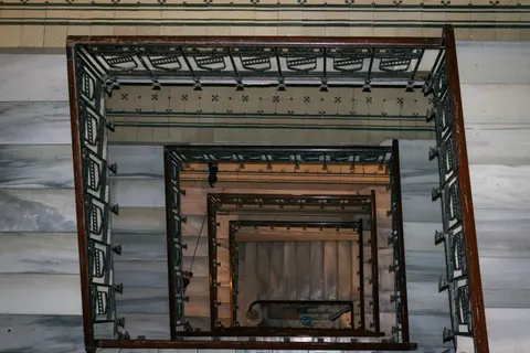 Spiral Merdiven 4K Duvar Kağıdı · architecture · 3840×2560