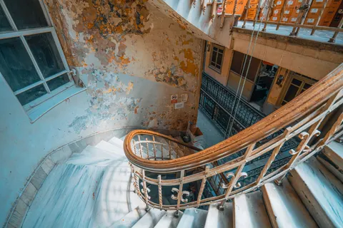 Sfondo Scala a Chiocciola 4K · architecture · 3840×2561