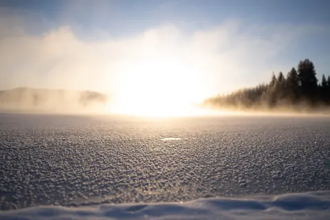 Nebliger Bergsee 4K Hintergrundbild · nature · 3840×2560