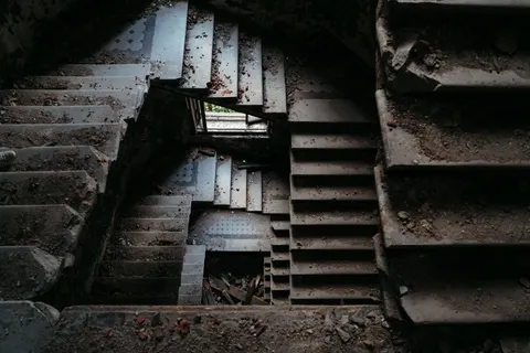 Spiral Merdiven 4K Duvar Kağıdı · architecture · 3840×2561