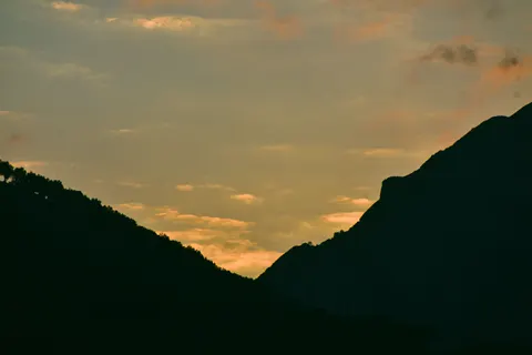 夕阳山景 4K壁纸 · sunset · 3840×2560