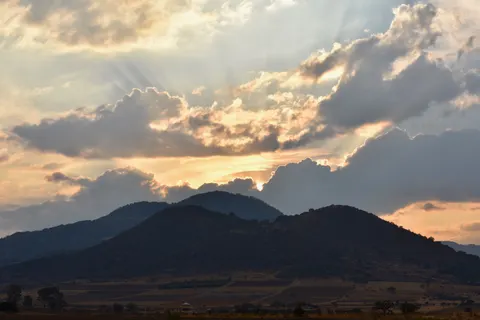 Papel de parede Montanhas ao por do sol 4K · sunset · 3840×2560