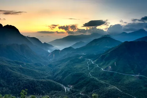 Papel de parede Montanhas ao por do sol 4K · sunset · 3840×2561