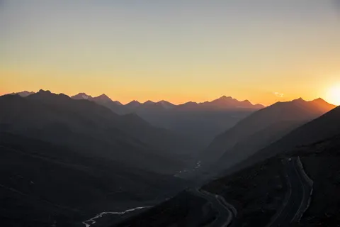 Tapeta Góry o Zachodzie Słońca 4K · sunset · 3840×2563