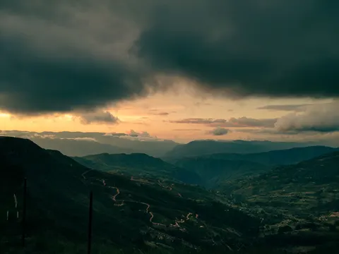 Papel de parede Montanhas ao por do sol 4K · sunset · 3840×2880