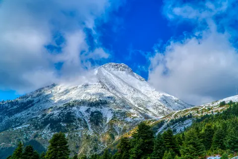 Snowy Mountain Peak 4K Wallpaper · mountains · 3840×2560
