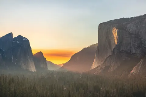 夕阳山景 4K壁纸 · sunset · 3840×2561