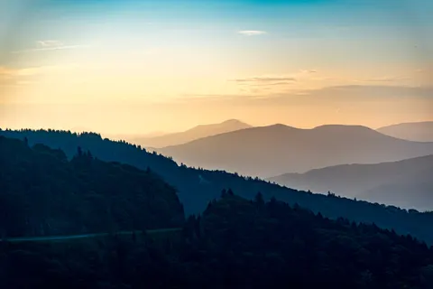 Tapeta Góry o Zachodzie Słońca 4K · sunset · 3840×2563