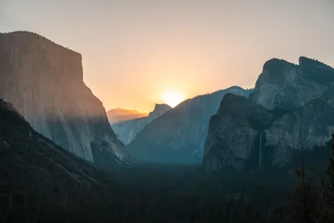 Papel de parede Montanhas ao por do sol 4K · sunset · 3840×2560
