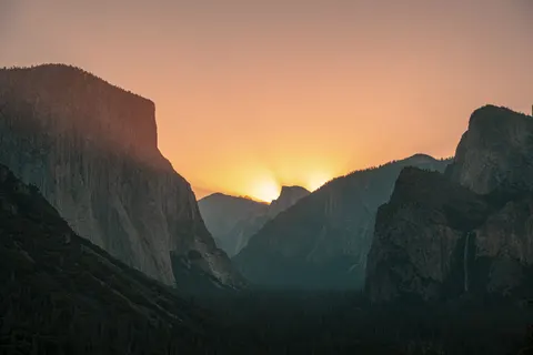 夕阳山景 4K壁纸 · sunset · 3840×2560