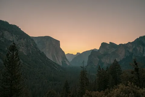 Papel de parede Montanhas ao por do sol 4K · sunset · 3840×2560