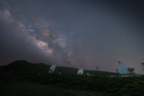 Milky Way Galaxy 4K Wallpaper · space · 3840×2560
