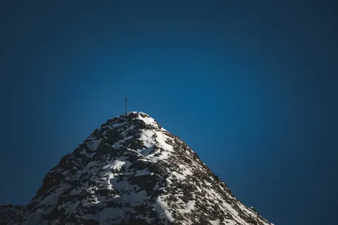 Snowy Mountain Peak 4K Wallpaper · mountains · 3840×2560