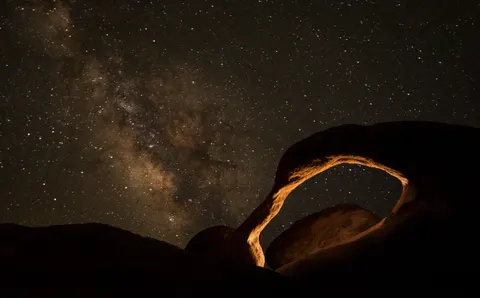 Fond d'écran Galaxie dans le ciel nocturne 4K · space · 3840×2386