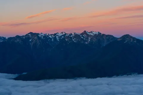 Fond d'écran Chaîne de montagnes 4K · mountains · 3840×2560