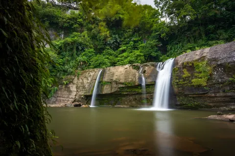 Jungle Waterfall 4K Wallpaper · waterfall · 3840×2560