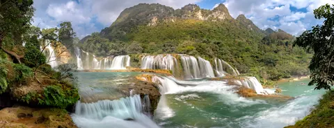 जंगल का झरना 4K वॉलपेपर · waterfall · 3840×1481
