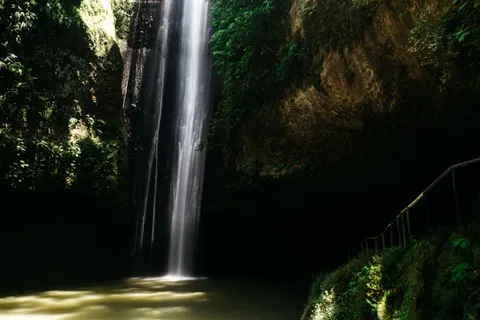 Jungle Waterfall 4K Wallpaper · waterfall · 3840×2560