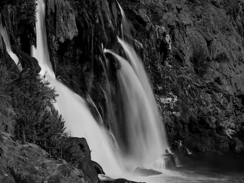 Silky Waterfall 4K Wallpaper · waterfall · 3840×2880