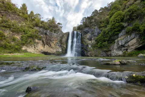 Silky Waterfall 4K Wallpaper · waterfall · 3840×2560