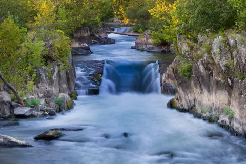 Silky Waterfall 4K Wallpaper · waterfall · 3840×2560