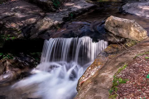 絲絹瀑布 4K桌布 · waterfall · 3840×2563