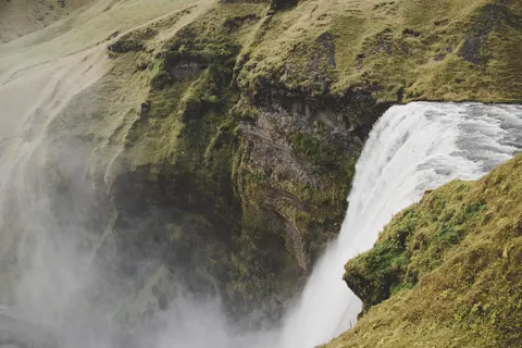 Обои Водопад на утёсе 4K · waterfall · 3840×2560