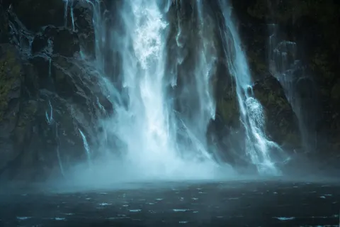 峭壁飛瀑 4K桌布 · waterfall · 3840×2560