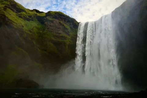والپیپر آبشار صخره‌ای با کیفیت 4K · waterfall · 3840×2560