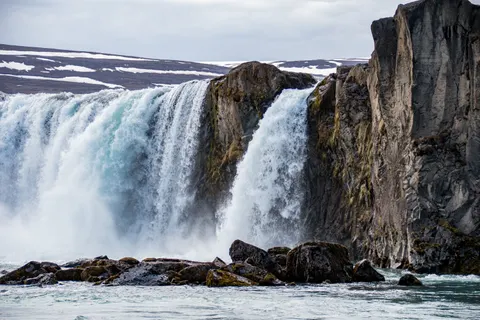 峭壁飛瀑 4K桌布 · waterfall · 3840×2560