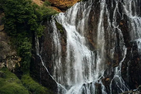 Wallpaper Air Terjun Tebing 4K · waterfall · 3840×2560
