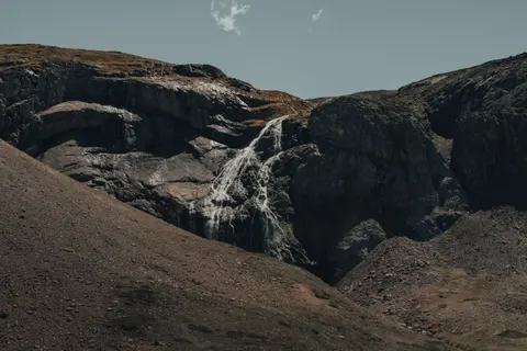 Обои Водопад на утёсе 4K · waterfall · 3840×2560