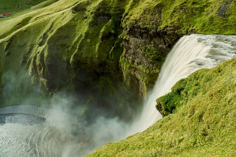 चट्टान झरना 4K वॉलपेपर · waterfall · 3840×2562