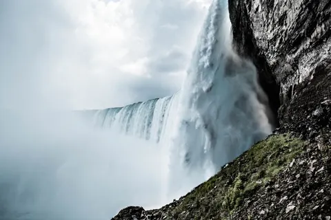 峭壁飛瀑 4K桌布 · waterfall · 3840×2560