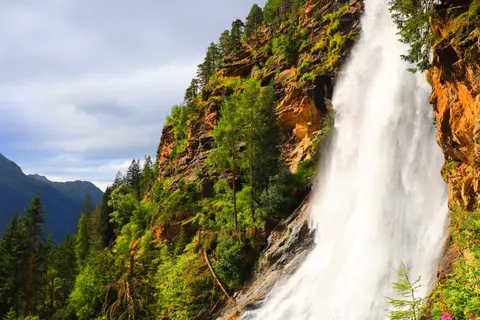 Papel de parede Cachoeira do Penhasco 4K · waterfall · 3840×2560