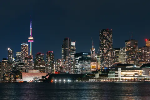 Fond d'écran Skyline nocturne 4K · city · 3840×2560