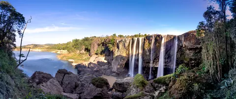 Wallpaper Air Terjun Tebing 4K · waterfall · 3840×1616