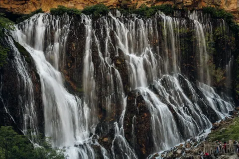 Cliff Waterfall 4K Wallpaper · waterfall · 3840×2560