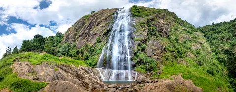 Wallpaper Air Terjun Tebing 4K · waterfall · 3840×1496