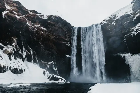 Wallpaper Air Terjun Tebing 4K · waterfall · 3840×2560