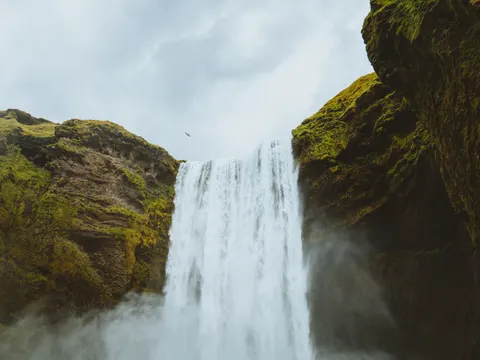 والپیپر آبشار صخره‌ای با کیفیت 4K · waterfall · 3840×2880