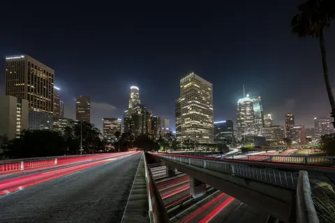 Fond d'écran Skyline nocturne 4K · city · 3840×2560