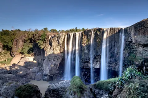 Cliff Waterfall 4K Wallpaper · waterfall · 3840×2561